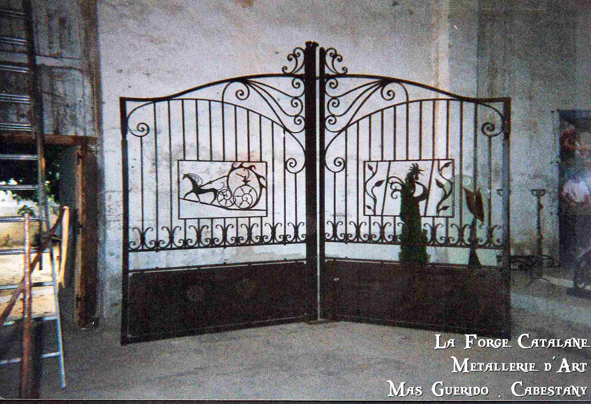 Portail  soubassement tole ouvrage entree atelier travail  forge catalane.jpg